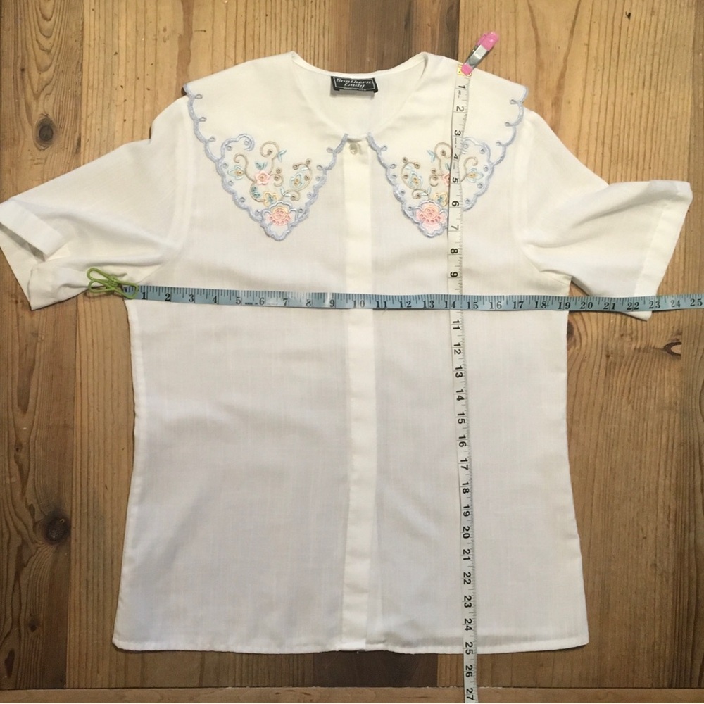 Vintage Cottagecore White Short-Sleeve Blouse with Scalloped Peter Pan Collar - Picture 11 of 11